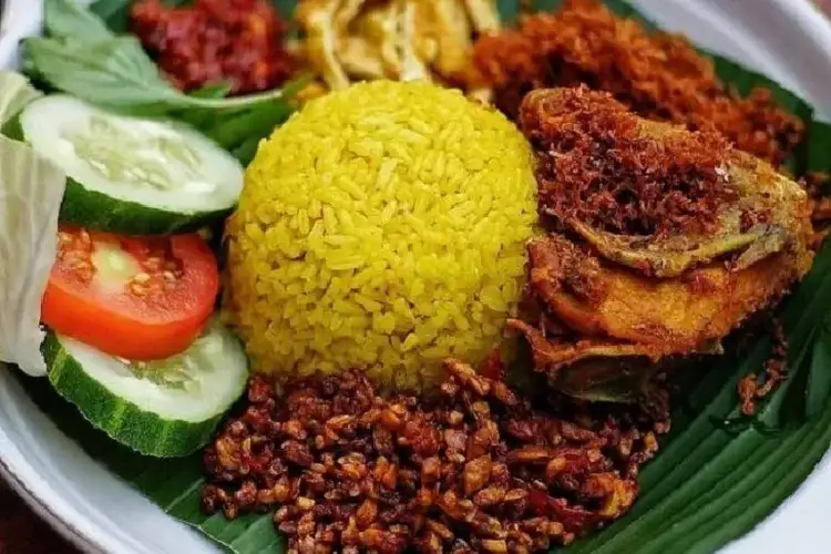 Nasi Kuning Lengkuas