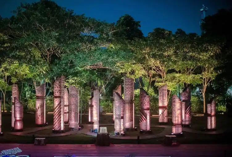 Hutan Kota Plataran Restoran Outdoor di Jakarta