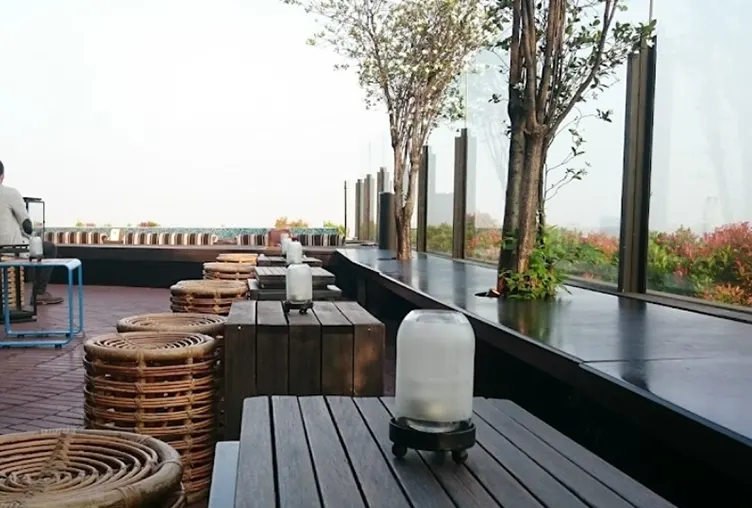 Skye Bar Restaurant Restoran Outdoor di Jakarta